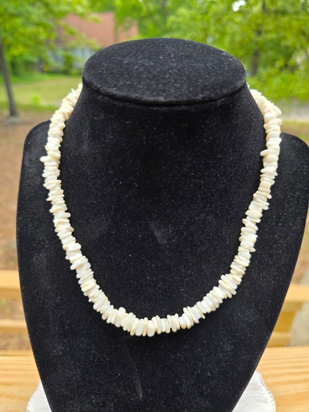 Vintage 1970s White Shell Chip Necklace